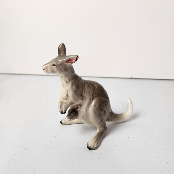Vintage Japan Ceramic Kangaroo Joey Hand Painted Figurine Japan 1960s Kitsch - Picture 1 of 8